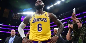 LeBron James tiếp tục thi đấu – Huyền thoại chưa dừng lại