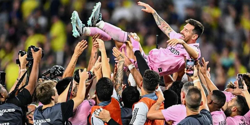 Phản ứng của người hâm mộ sau khi Lionel Messi ghi bàn kỷ lục